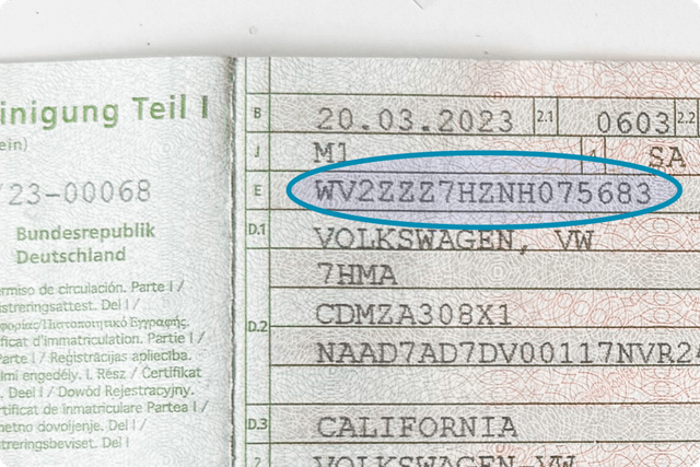 Bild von Kfz-Kennzeichen und Zulassungsbescheinigung Teil 1